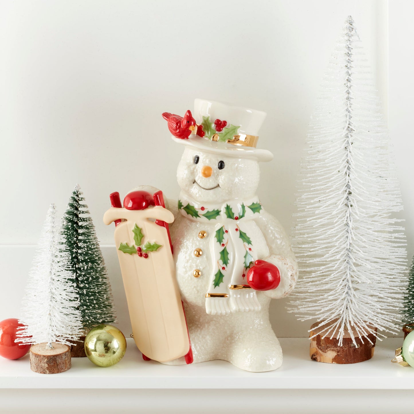 Figurine Bonhomme de neige avec traîneau 2025