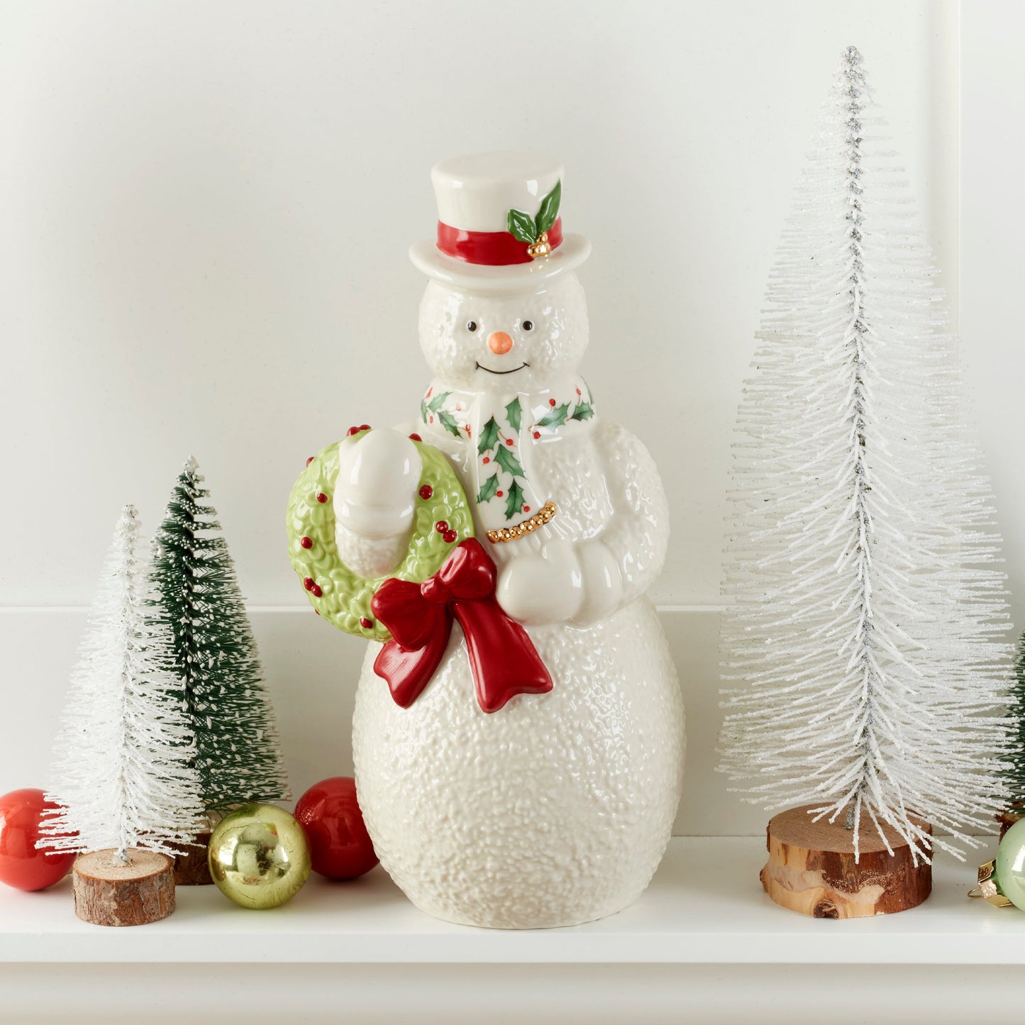 Figurine Bonhomme de neige avec couronne 2025