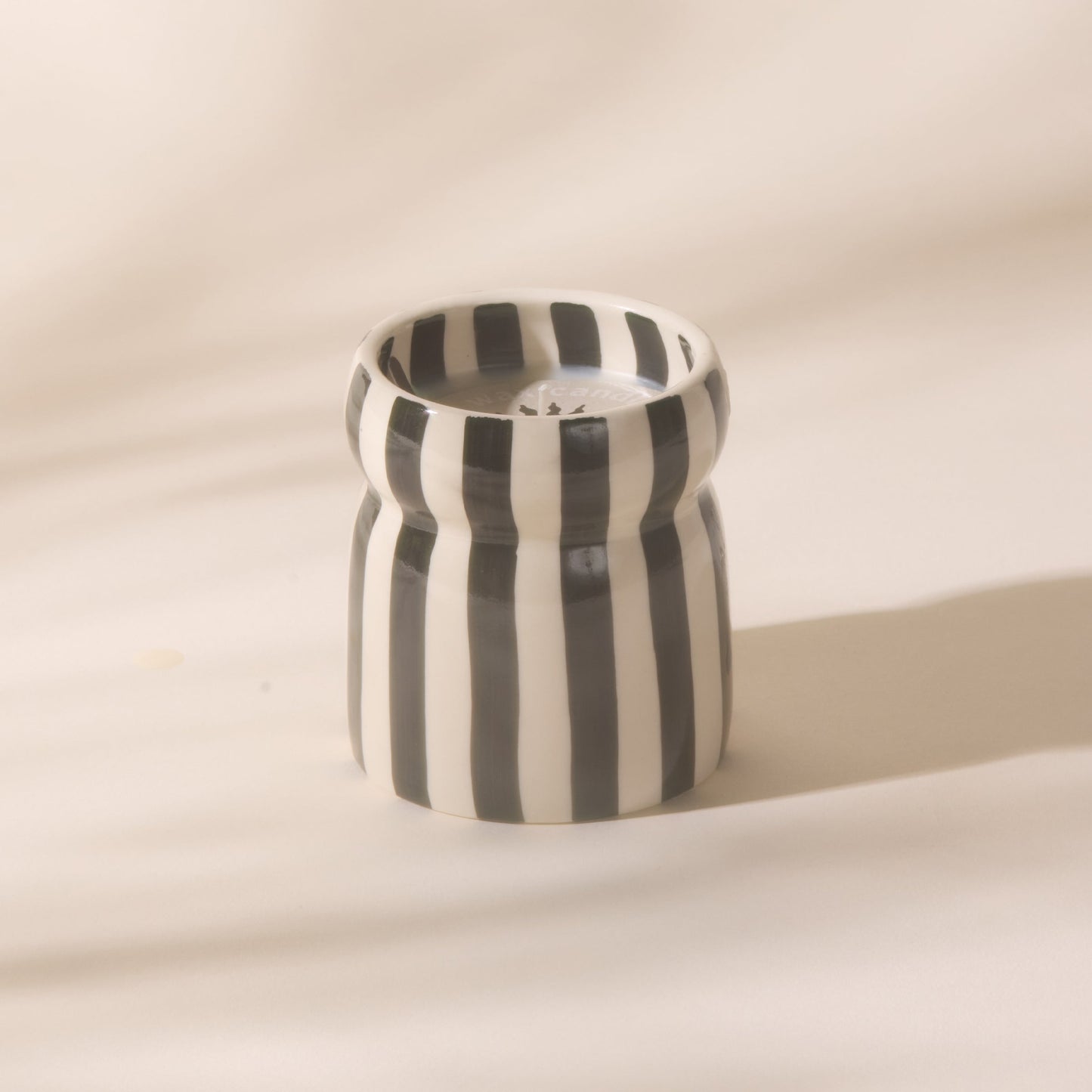Bougie en cire de soja Cabana 6,5 oz, pierre de lave