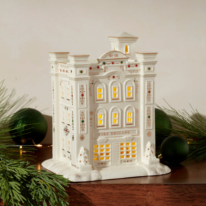 Caserne de pompiers éclairée de Mistletoe Park