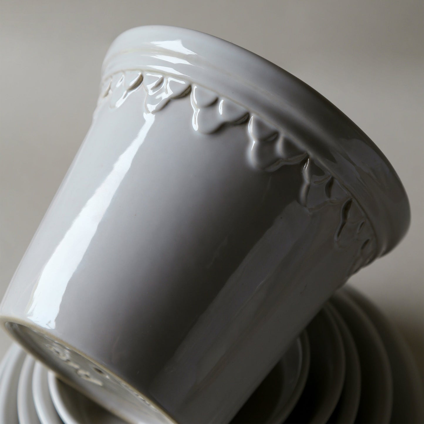 Pot minéral émaillé blanc de 16 cm avec soucoupe Kobenhavner